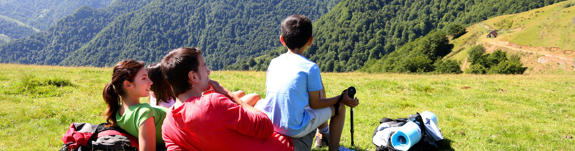 Urlaub auf der Alm im Alm-Chalet und in der Lodge in den Bergen.